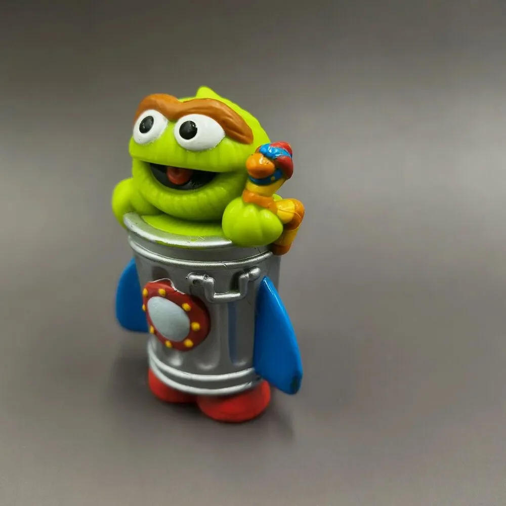 Sesame Street Rocket Ship Oscar Pvc Figure with Slimey Worm Outer Space Tyco